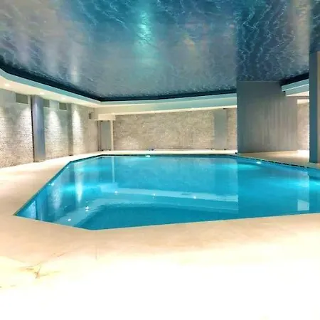 Luxury - Pool, Parking & Gym In Beyoglu דירה *